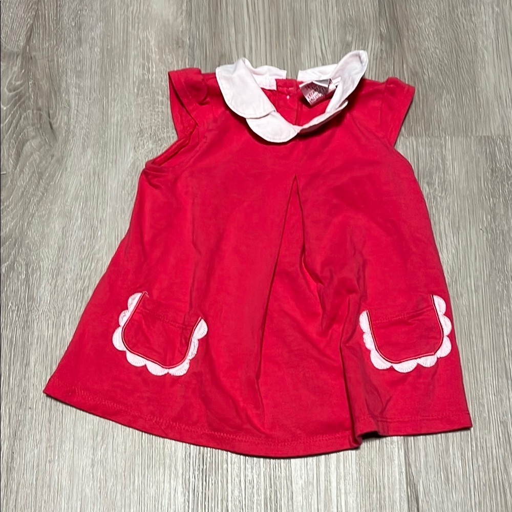 Red Sleeveless Dress with White Collar‎
